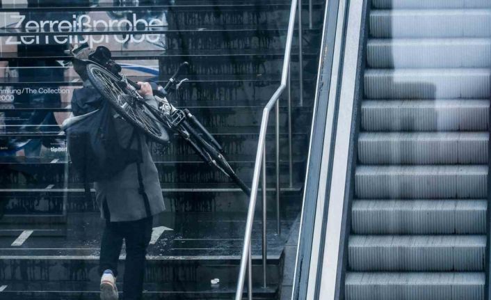 Almanya’da toplu taşıma çalışanları greve gitti