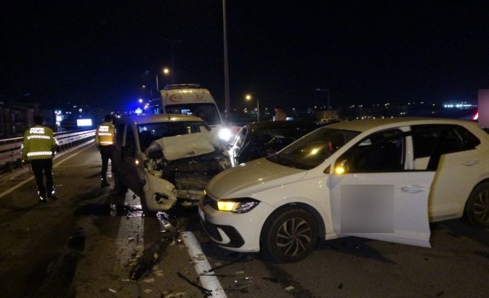 Antalya’da 4 araçlı zincirleme kaza: 3 yaralı