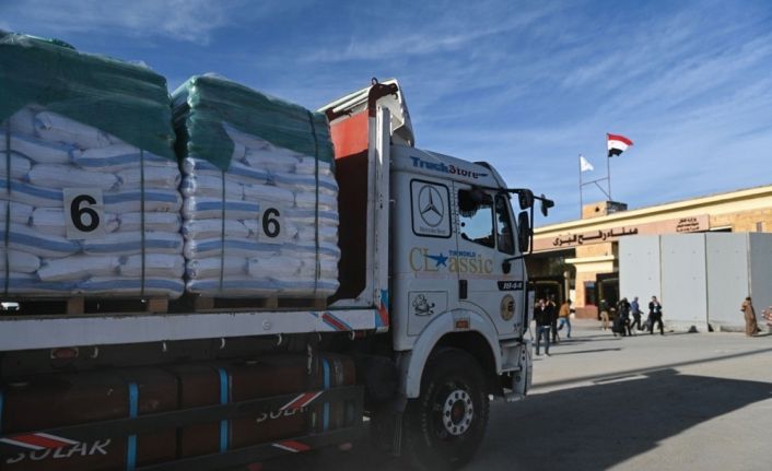 Ateşkesin üçüncü gününde 897 insani yardım tırı Gazze’ye girdi