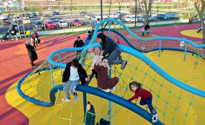 Başiskele Millet Bahçesinde bahar tadında mutluluk