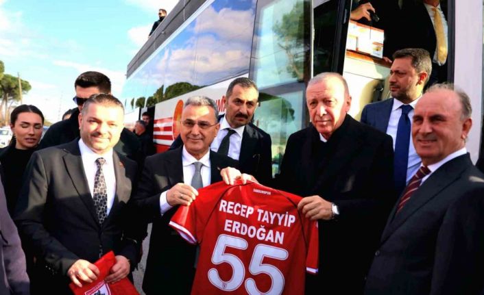 Başkan Kurnaz’dan Cumhurbaşkanı Erdoğan’a 55 numaralı forma