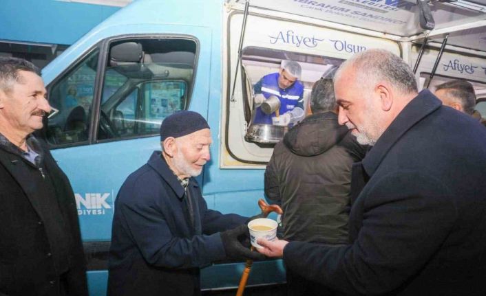 Başkan Sandıkçı’dan vatandaşlara çorba ikramı