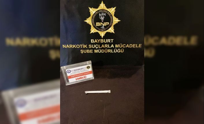 Bayburt’ta bir miktar uyuşturucu ele geçirildi