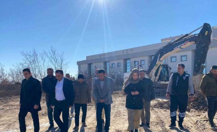 Besni Devlet Hastanesi ek bina inşaatında inceleme