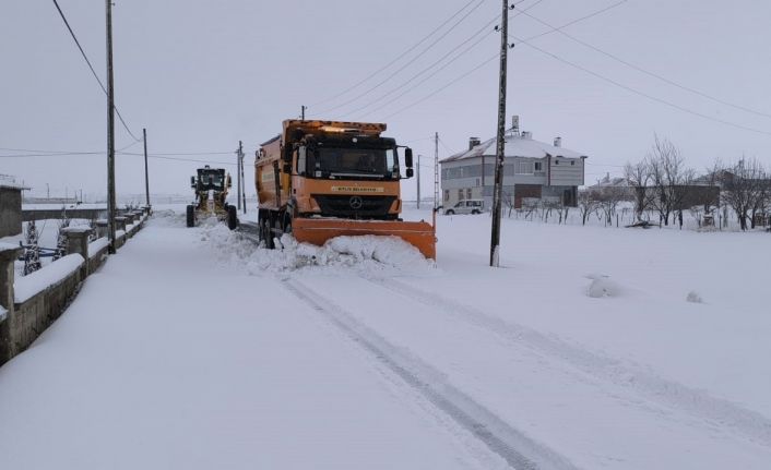 Bitlis’te kapalı köy yolları tek tek ulaşıma açılıyor