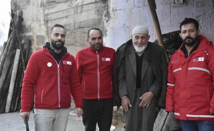 Bitlis’te Kızılay tarafından 1045 aileye gıda kolisi dağıttı