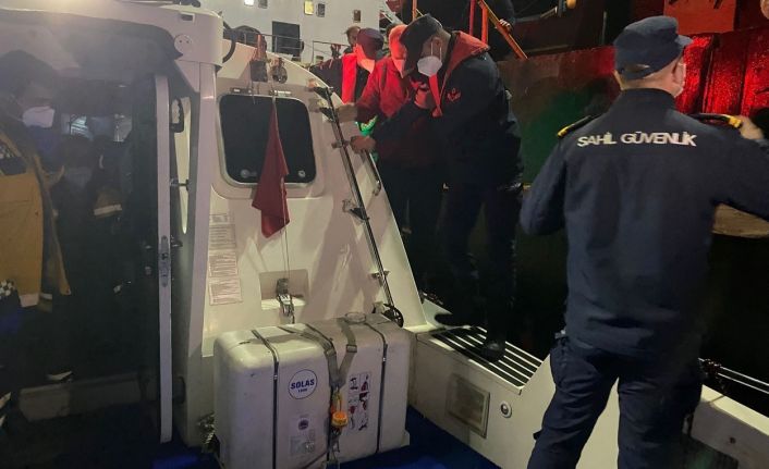 Bozcaada’da rahatsızlanan vatandaş Sahil Güvenlik ekiplerince tahliye edildi