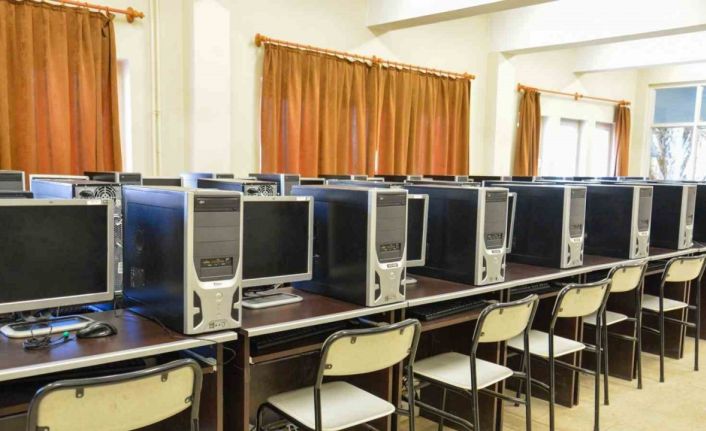 BŞEÜ’nin bilgisayar laboratuvarları yenilendi