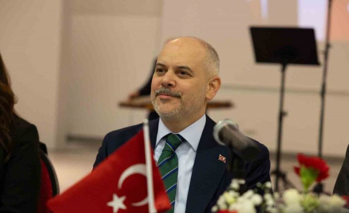 Büyükelçi Akif Çağatay Kılıç, Düsseldorf Başkonsolosluğu’nda STK temsilcileri ve basınla bir araya geldi