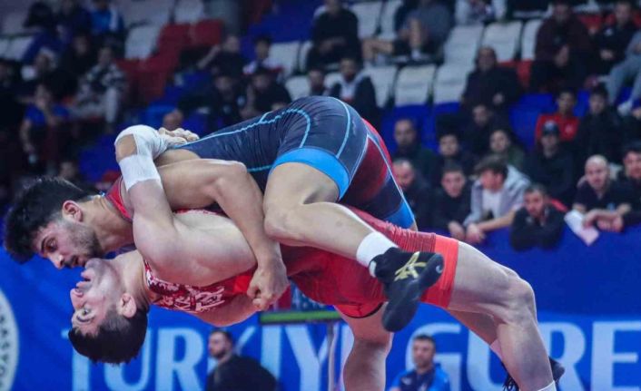 Büyükler Grekoromen Türkiye Güreş Şampiyonası’nın ilk günü sona erdi
