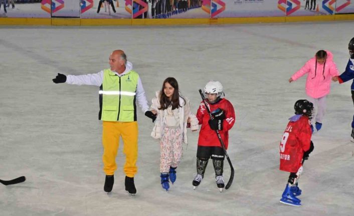 Büyükşehirden Manisalı çocuklara buz pateni keyfi