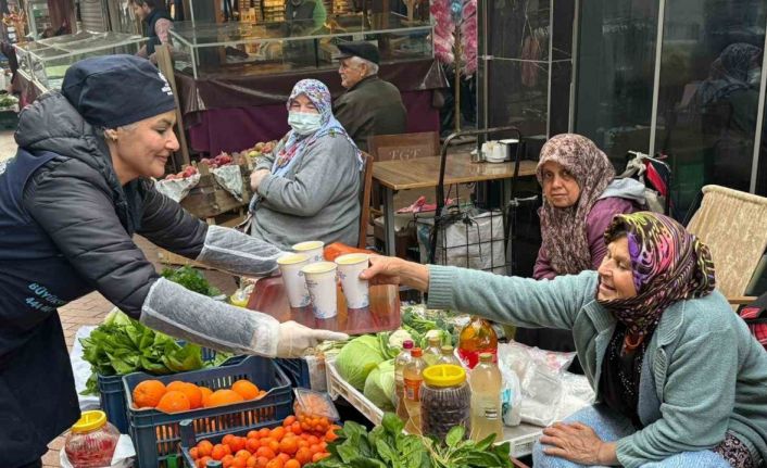 Büyükşehir’in sıcak çorba ikramı binlerce vatandaşa ulaşıyor