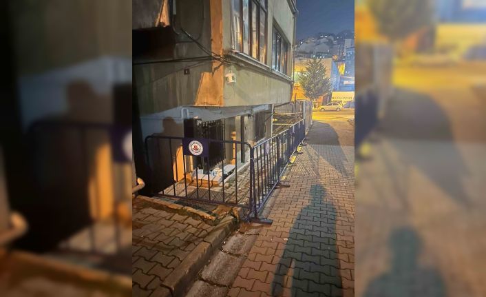 Çağlayan’daki hasarlı bina belediyenin hızlı müdahalesi ile kontrol altına alındı