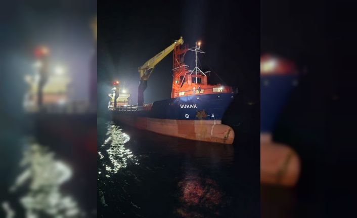 Çanakkale Boğazı’ndan geçen kuru yük gemisi makine arızası yaptı