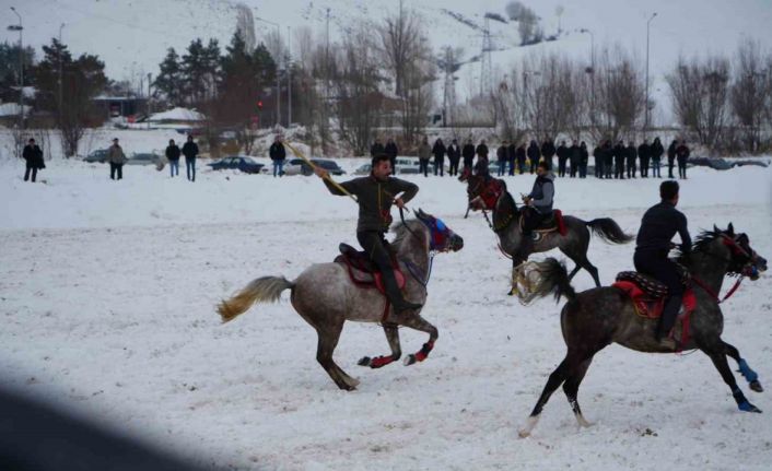 Ciritçi baba ciritçi oğlunu eksi 15 derece havada askere ciritle uğurladı