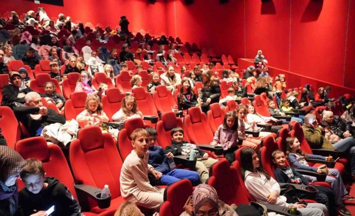 Çocuklara karne hediyesi Başkan Ataç’tan