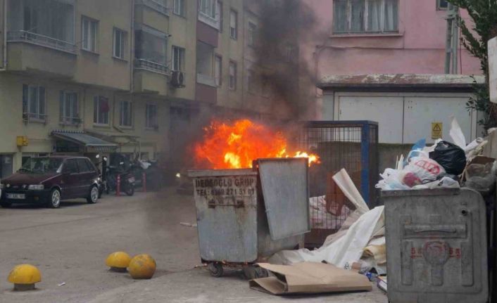 Çöpe atılan soba külü yangına sebep oldu