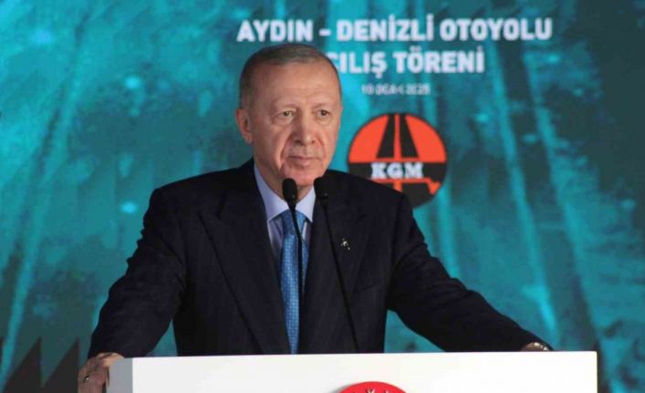 Cumhurbaşkanı Erdoğan: “Biz 22 yıldır Türkiye’yi büyütmek ve kalkındırmak için çalışıyoruz”