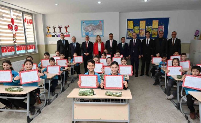 Denizli’de 192 bin 827 öğrenci karne sevinci yaşadı