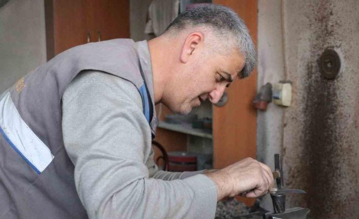 Destek kredisi de çare olmadı, Sivaslı kemik tarak ustası mesleği tamamen bırakıyor