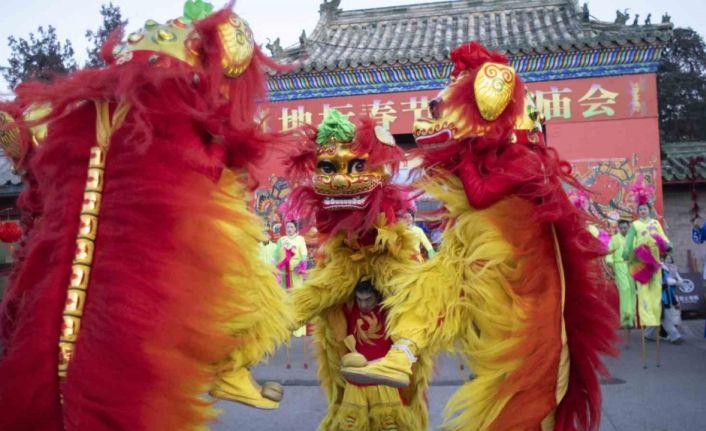 Dünya’nın dört bir yanında “Yılan Yılı” coşkusu yaşandı