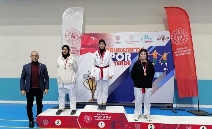 Edremit Anadolu İmam Hatip Lisesi Öğrencileri Taekwondo il müsabakalarında ödül kazandı