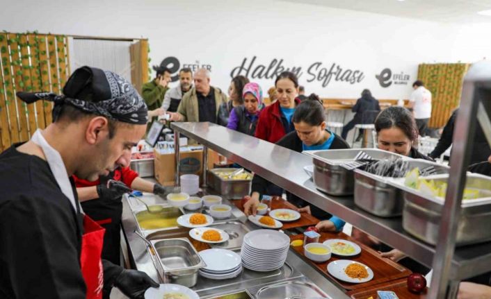 Efeler’deki Kent Lokantası’na vatandaşlardan yoğun ilgi