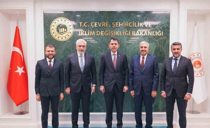 Eğil ve Hazro belediye başkanları Bakan Kurum ile görüştü