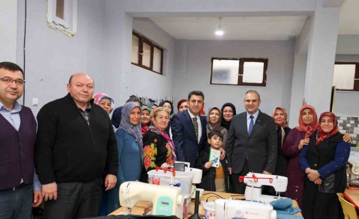 El işi göz nuru ürünler üreterek, ev ekonomisine katkıda bulunuyorlar