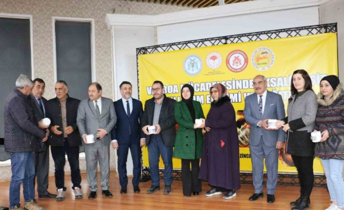 Erzincan’da Varroa’ya karşı oksalik asit kullanımı eğitimi ve dağıtımı yapıldı