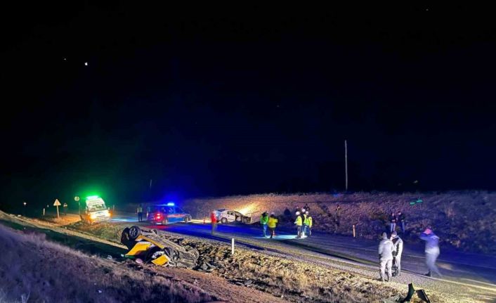 Eskişehir’de iki araç kafa kafaya çarpıştı: 1 ölü, 5 yaralı