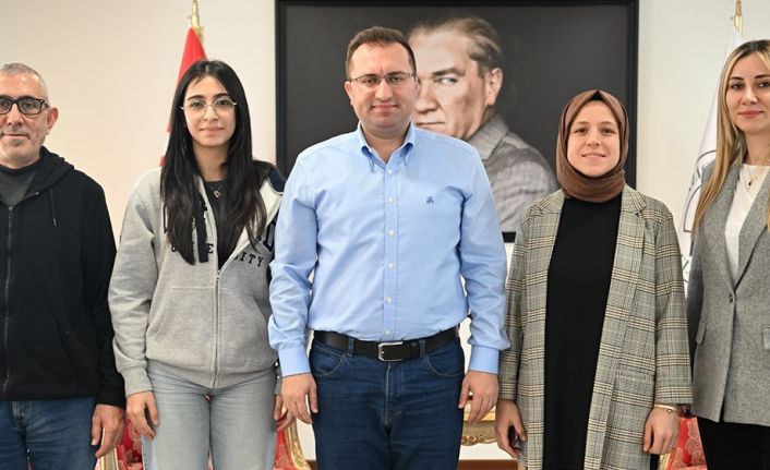 Gaziosmanpaşa Gençlik Merkezi öğrencisi Belinay, İngiltere’deki bir kolejden tam burs kazandı