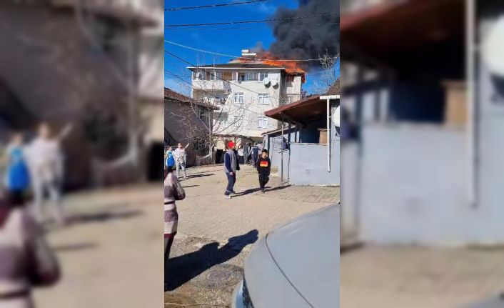 Gebze’de bir evde yangın çıktı, mahsur kalanlar var