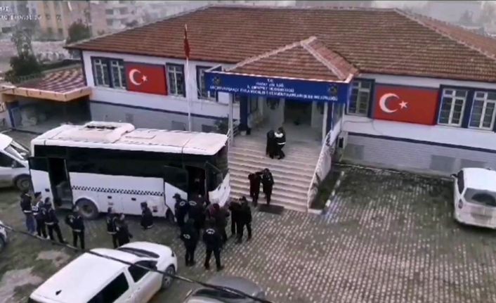 Göçmen kaçakçılarına operasyon: 18 şahıs tutuklandı, 59 göçmen yakalandı