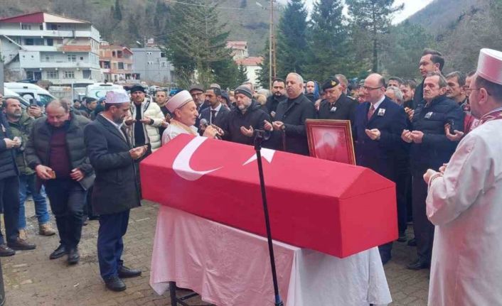 Görevi başında kalp krizi geçiren Uzman çavuş memleketi Giresun’da son yolculuğuna uğurlandı