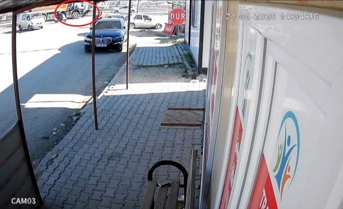 Hafriyat kamyonunun çarptığı yaşlı adam metrelerce savruldu: O anlar kamerada