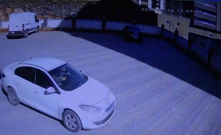 Hasta ziyaretine geldi, aracından oldu: İmmobilizer sistemli araç 30 saniyede çalındı