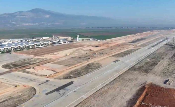Hatay havalimanı saha onarımı ve gelişimi projesinde çalışmalar aralıksız sürüyor
