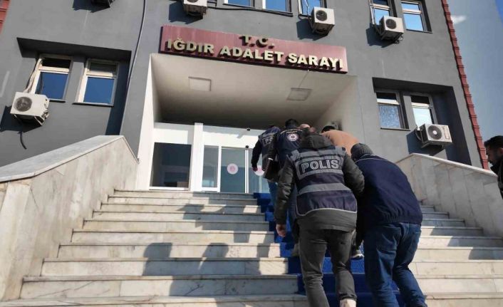 Iğdır’da göçmen kaçakçılığı operasyonu: 4 düzensiz göçmen yakalandı, 2 şüpheli tutuklandı