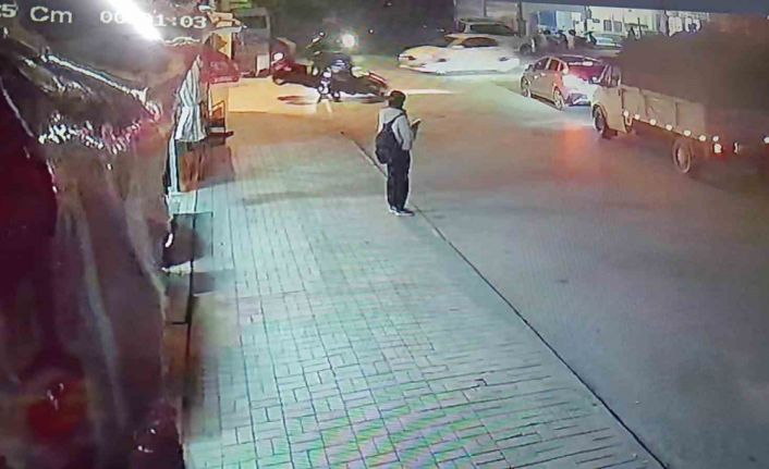 İki motosiklet kavşakta çarpıştı: 2 yaralı