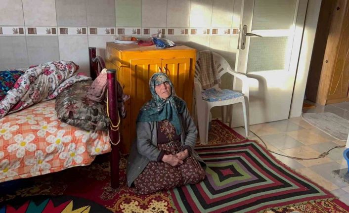 İki yıl önce gaspçılardan kurtulan 98 yaşındaki kadın kepçenin altında can verdi