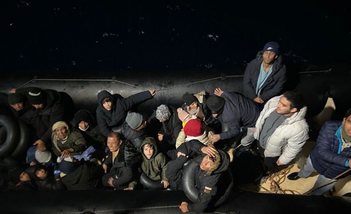 İzmir açıklarında 37 düzensiz göçmen yakalandı