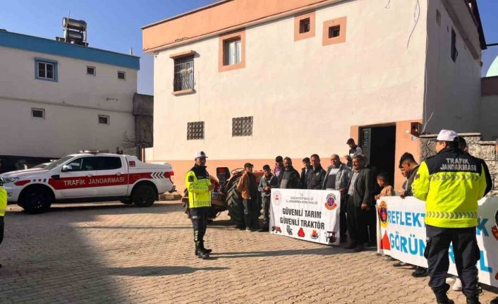 Jandarmadan 395 traktör sürücüsüne güvenlik trafik ve güvenli tarım eğitimi