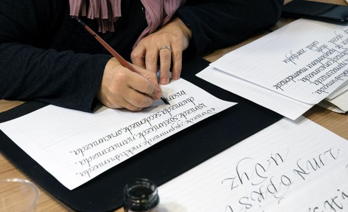 Kaligrafi ile her satır sanat eserine dönüşüyor