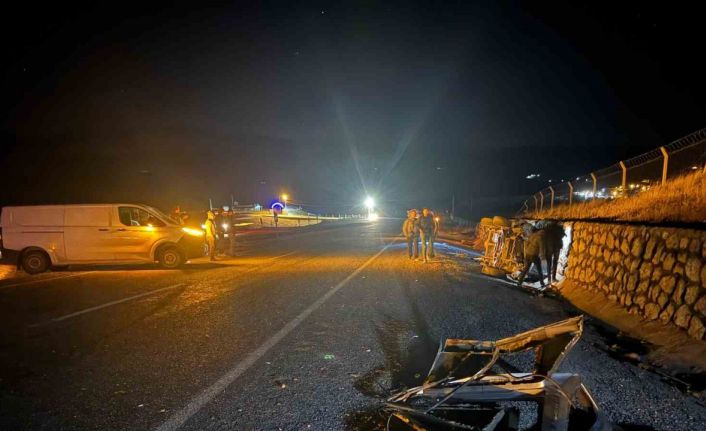 Kamyonet ile otomobil çarpıştı: 4 ağır yaralı