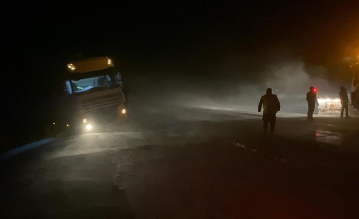 Kar ve tipide mahsur kalan vatandaşlar için ekipler seferber oldu