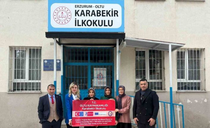 Karabekir ilkokulu öğretmenleri Prag yolcusu