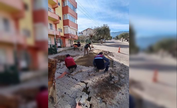 Karacasu’da bozuk yollar bakıma alındı
