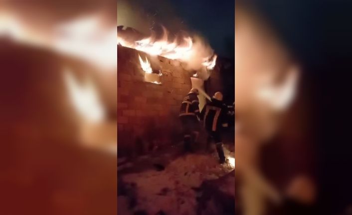 Kars’ta kömürlükte çıkan yangın korkuttu