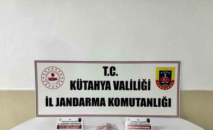 Kütahya’da uyuşturucu operasyonu: 40 gram metamfetamin ve ruhsatsız av tüfeği ele geçirildi